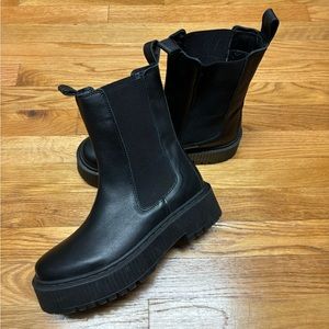 Roolee Leather Chelsea Boots Size 8